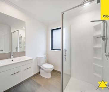 Comfort and Convenience Near Titirangi Village - Photo 2