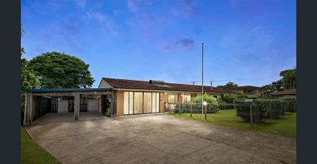 Large Family House, Big Yard-Prime Underwood Location - Photo 2