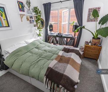 3 bedroom flat to rent - Photo 6