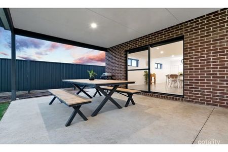 Near New 4 Bedroom Home In Court Location - Photo 4