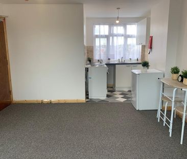 Studio Flat, St Pauls Road, N17 - Photo 3