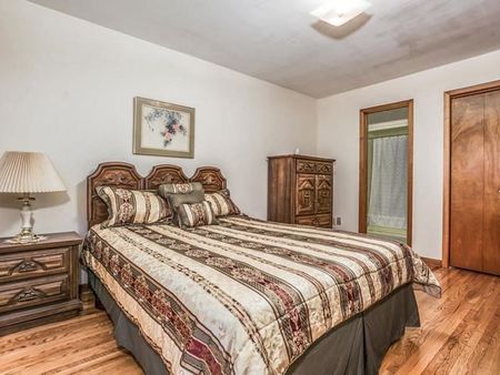 For Lease - 242 Fairglen Avenue, Toronto, Ontario - Photo 5