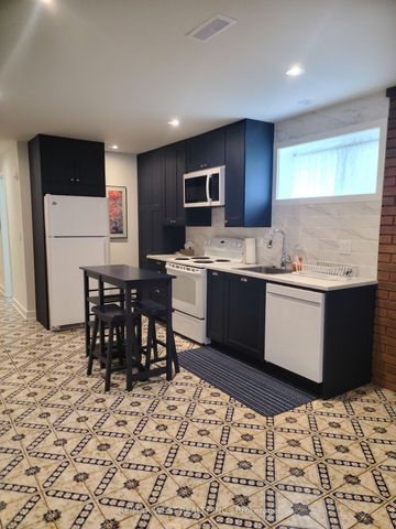 For Lease - 16 Stocco Court, Vaughan, Ontario - Photo 2