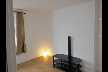 3 Bed Flat, Tollgate Rd, E16 - Photo 2