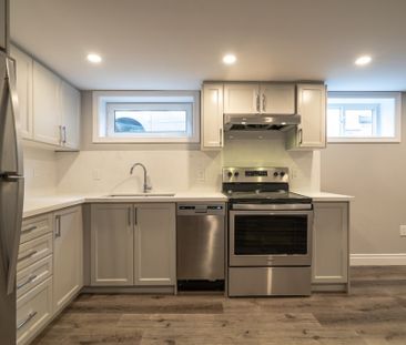 104 East 41st St, Hamilton - 3 Bedroom Lower Unit - Photo 3