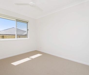 Family home with modern appliances in heart or Flagstone - Photo 5