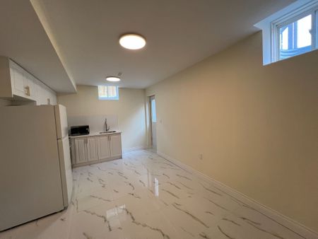 For Lease - 447 Grindstone Trail Unit# Bsmt, Oakville, Ontario - Photo 3