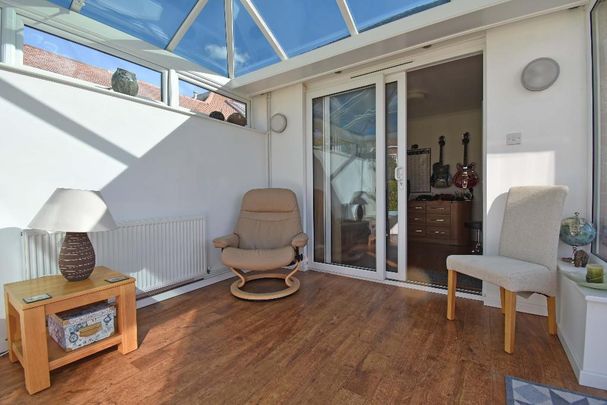 3 bedroom bungalow to rent - Photo 1