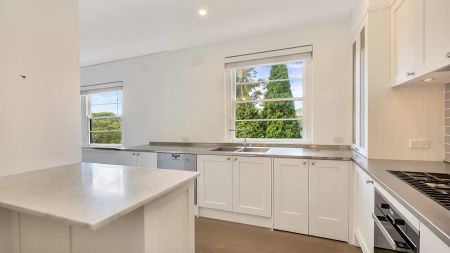 STUNNING AND SPACIOUS 2 BEDROOM RENOVATED APARTMENT IN THE HEART OF DOUBLE BAY... - Photo 3