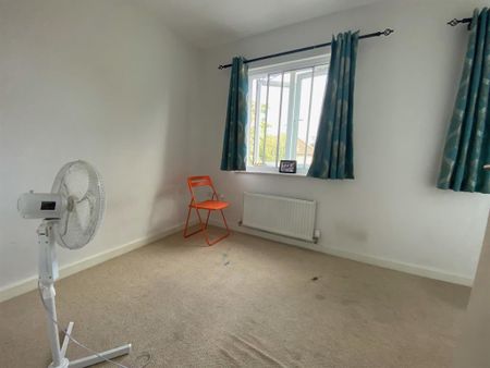 4 bedroom end of terrace house to rent - Photo 5