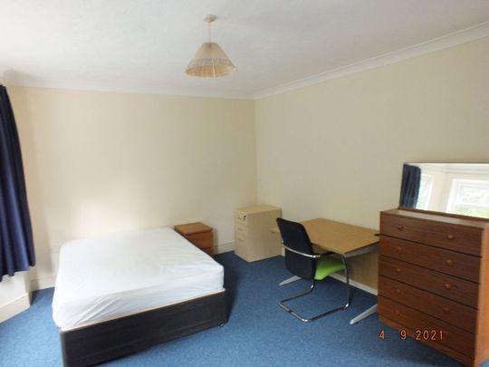 Alton Road, Wallisdown - Photo 1