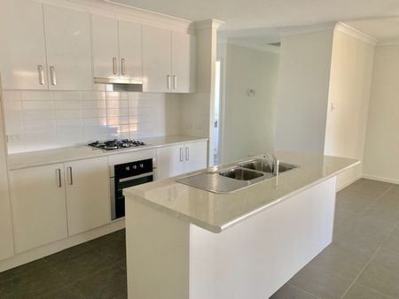 Spacious Family Home with Excellent Features - Photo 5