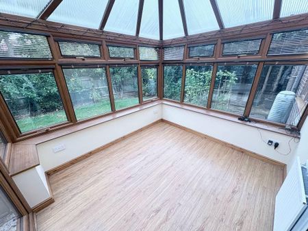 3 bedroom detached house to rent - Photo 4