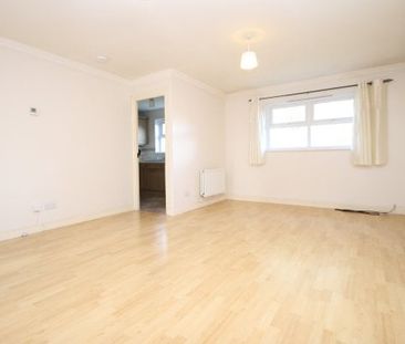 Chichester 2 bedroom flat to rent - Photo 2
