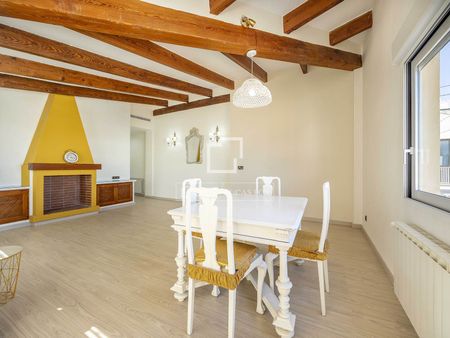 Recently renovated penthouse with 2 large terraces for rent at the heart of the Pla del Remei neighbourhood, Valencia - Photo 3