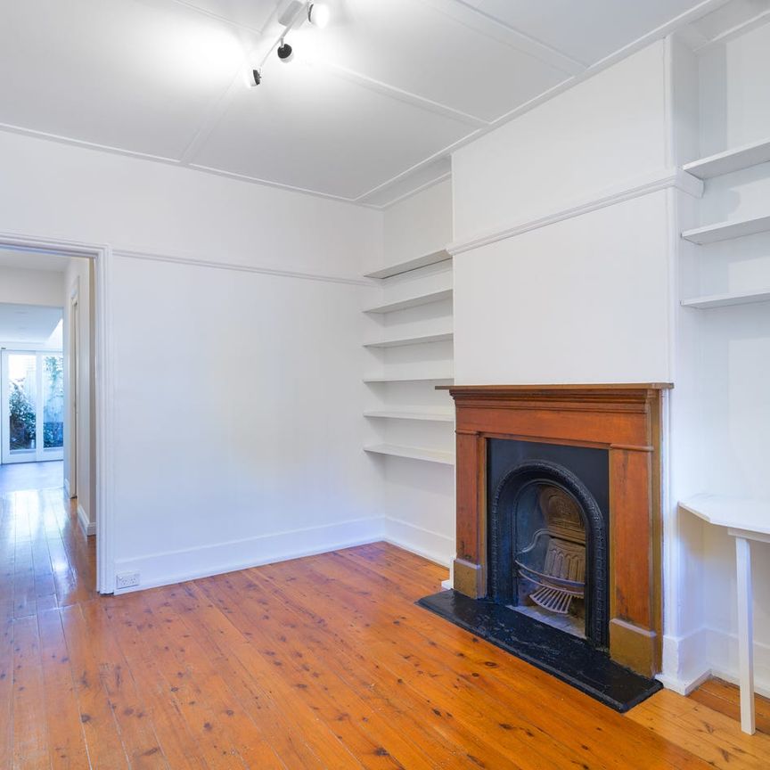 Charming Cottage in Convenient Location - Photo 1