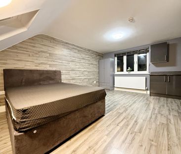 1 bedroom in a house share to rent - Photo 1