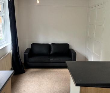1 bedroom in a house share to rent - Photo 6