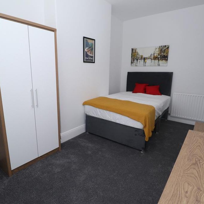 8 bedroom house share to rent - Photo 1