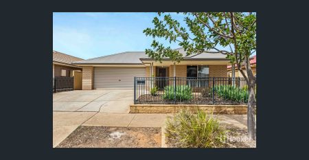 Modern Family Living in the Heart of Munno Para! - Photo 3