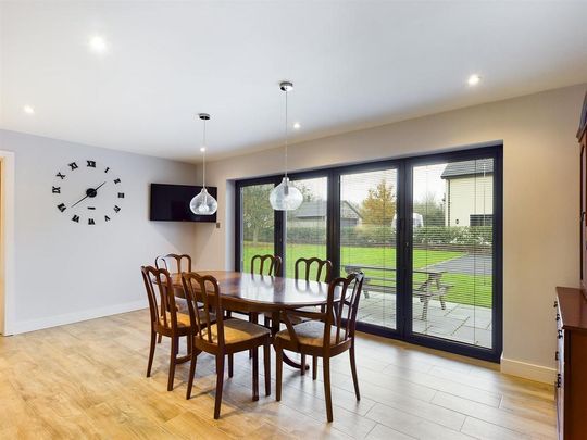 2 bedroom bungalow to rent - Photo 1
