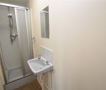3 bedroom flat to rent - Photo 6