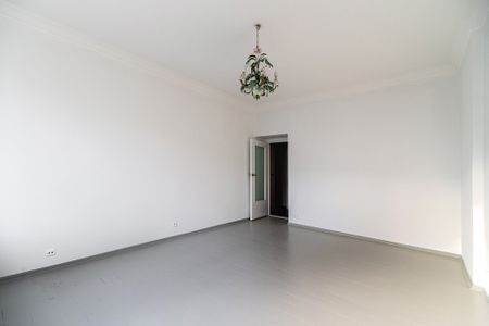 Metro, kamienica, po malowaniu - Photo 3