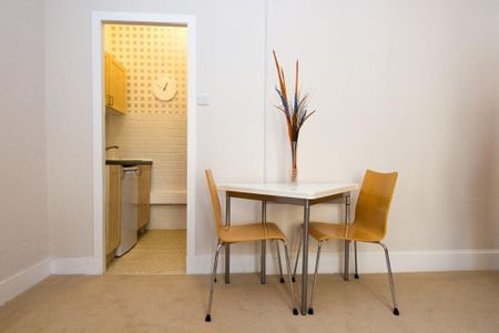 1 bedroom flat to rent - Photo 4