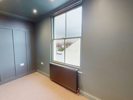 Flat to rent on - Photo 2