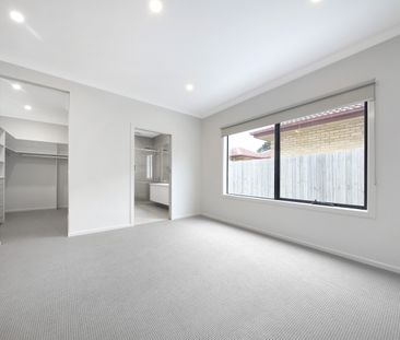 25 Hallow Street, Bentleigh East VIC 3165 - House For Rent | Domain - Photo 3