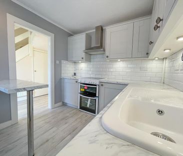 2 bedroom end of terrace house to rent - Photo 4