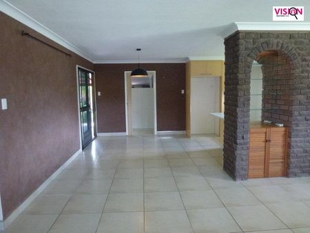 SPACIOUS FAMILY HOME IN PRIME MOUNT PLEASANT LOCATION - Photo 5
