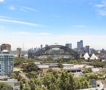 Renovated Studio within Westbury - Offered Unfurnished - Photo 4