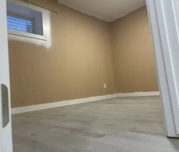 2 bed room basement legal sweet at Ro... - Photo 1