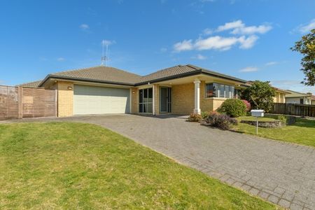 Lovely Family Home - Papamoa - Photo 3