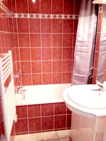 L ISLE SUR LA SORGUE - En résidence Sécurisée, Appartement T1 de 23,75 m² avec une terrasse et parking, - Photo 2