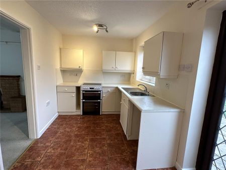 2 bedroom semi-detached house to rent - Photo 5