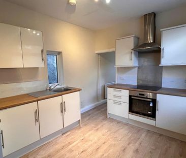 3 bedroom end of terrace house to rent - Photo 6