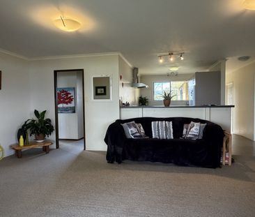 Cosy Beach Home - Fully Furnished - Omokoroa - Photo 2