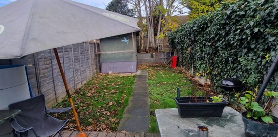 Hunters Square, Dagenham, RM10 - Photo 2