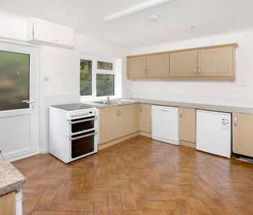 4 bedroom detached house to rent - Photo 6