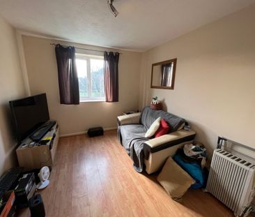 1 Bedroom Flat / Apartment - Byron Road, Eastleigh - Photo 3