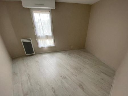 Location Appartement 3 pièces 72m² CHERBOURG-EN-COTENTIN 50100 - Photo 3