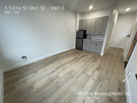 PRIME BACHELOR DOWNTOWN CHATHAM! INCLUSIVE! - Photo 2