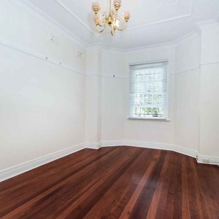 Stylish One Bedroom Apartment - Photo 3