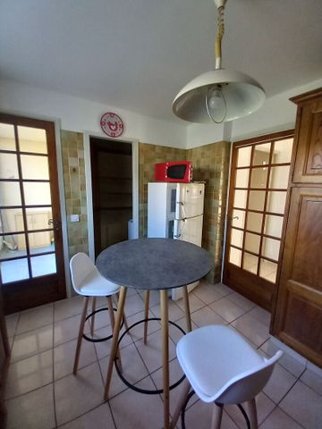 Appartement T3/T4 MEUBLE CHAUFFAGE ET EAU CHAUDE INCLUS - Photo 3