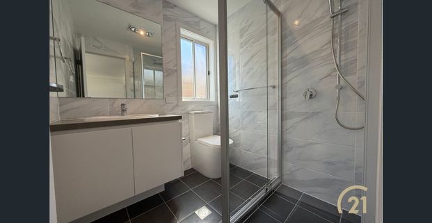 Brand New 4 Bedroom Home, Located In Austral! - Photo 1