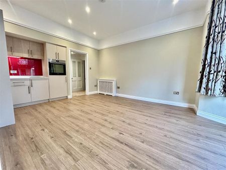 2 bedroom ground floor flat to rent - Photo 2