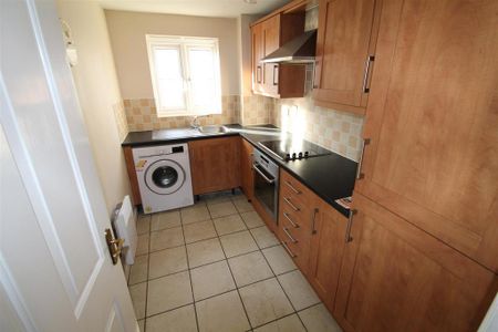 2 bedroom flat to rent - Photo 4