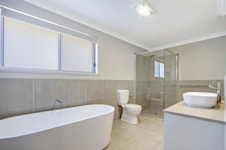 Large Family Home with Style & Sophistication - Photo 4